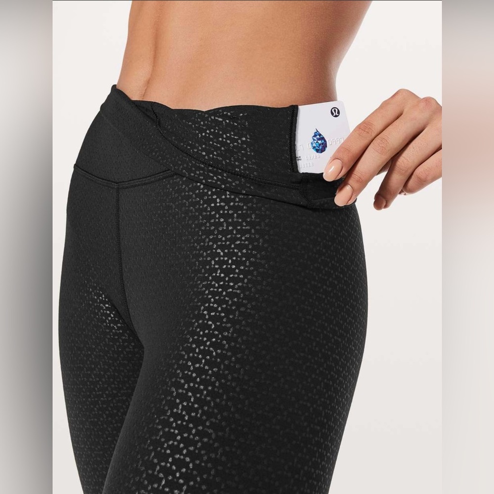 NEW!!!  Align Tights ll  High Rise 25” Size 4.  Monochromatic Emboss Black. B-8